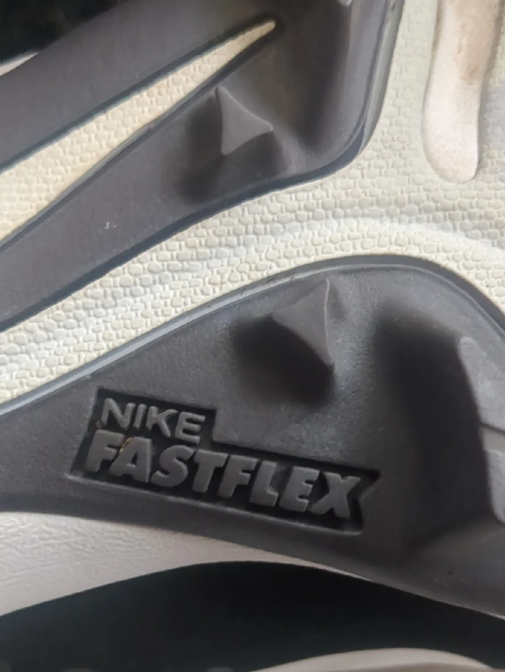 Nike Fastflex Vapor Men’s 7.5 Black and White Baseball Athletic Cleats